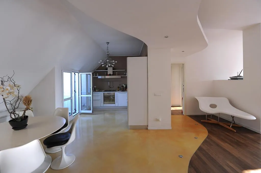 Piazza Napoli Penthouse Hotel Milan 0*,  Italy