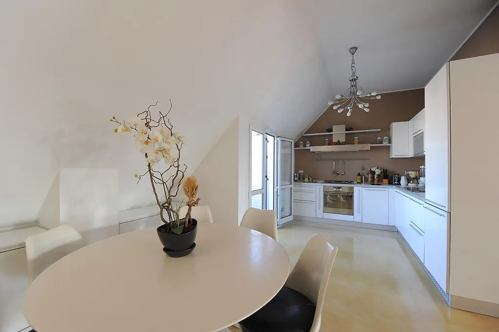 Piazza Napoli Penthouse Hotel Milan 0*,