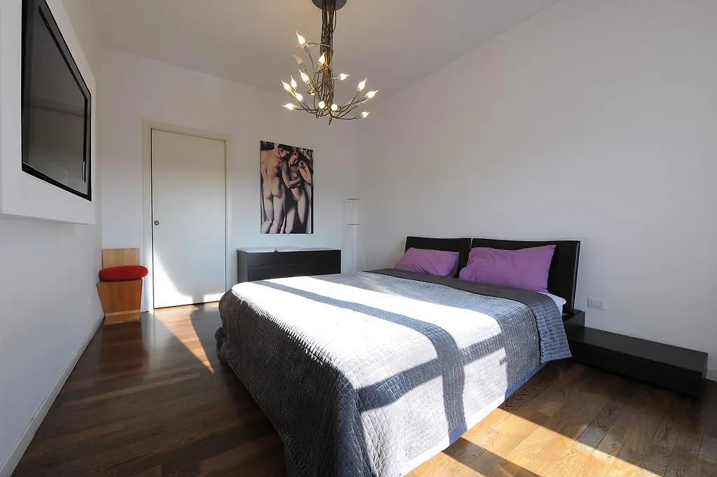 Piazza Napoli Penthouse Hotel Milan 0*,