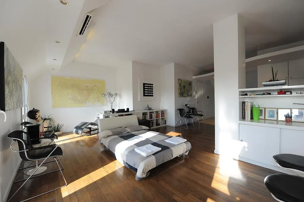 Piazza Napoli Penthouse Hotel Milan